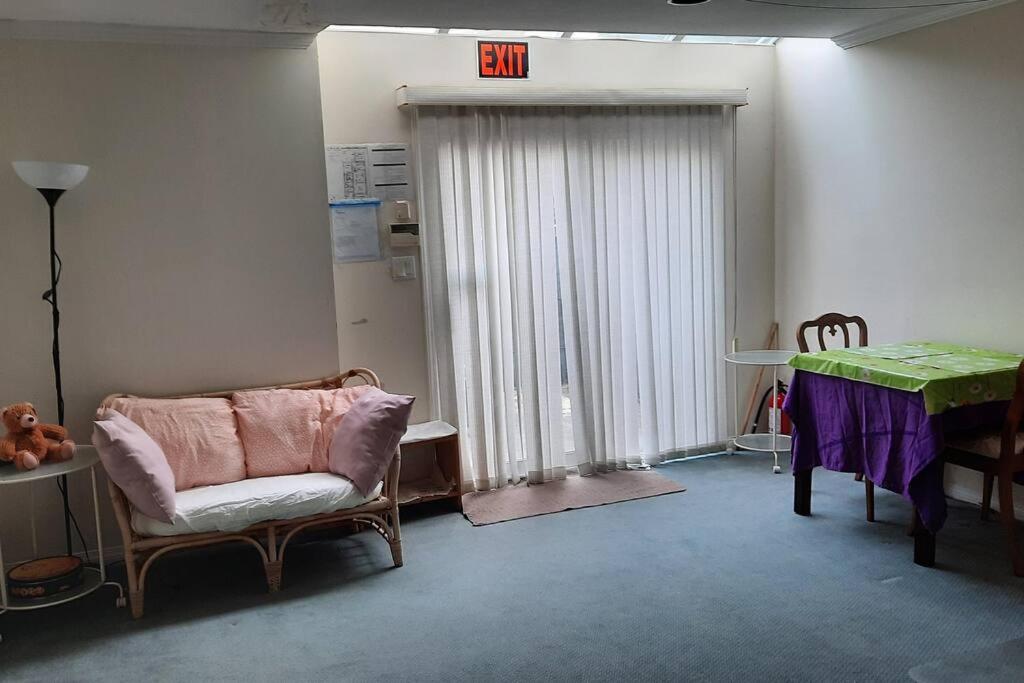 Near Downtown YVR -2 Bedroom private suite
