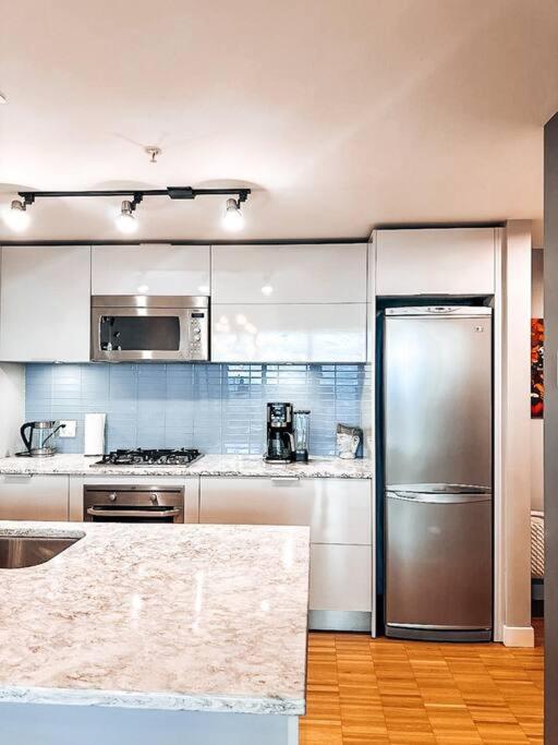 Water Views, Sub-Penthouse! Entire condo in Downtown Vancouver
