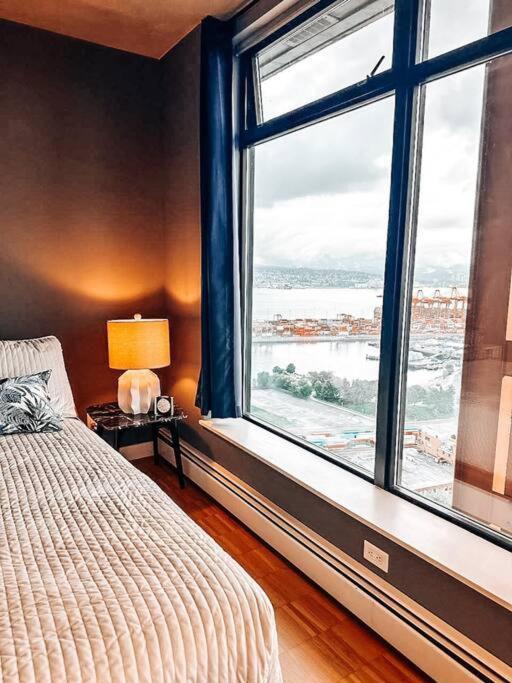 Water Views, Sub-Penthouse! Entire condo in Downtown Vancouver