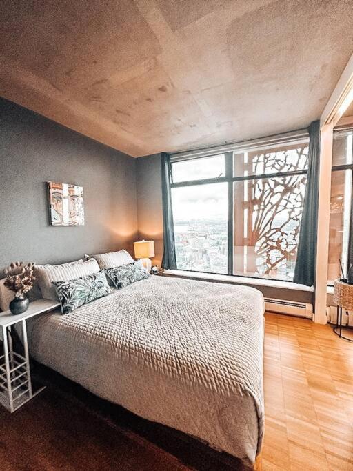 Water Views, Sub-Penthouse! Entire condo in Downtown Vancouver
