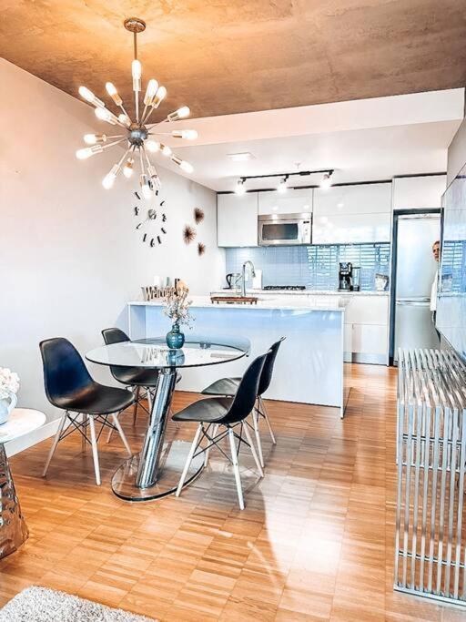 Water Views, Sub-Penthouse! Entire condo in Downtown Vancouver