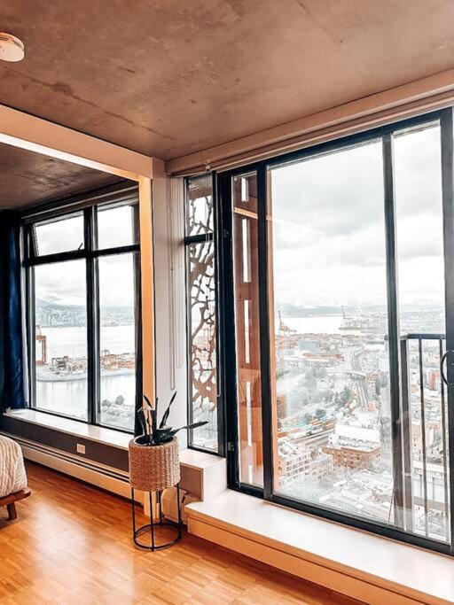 Water Views, Sub-Penthouse! Entire condo in Downtown Vancouver