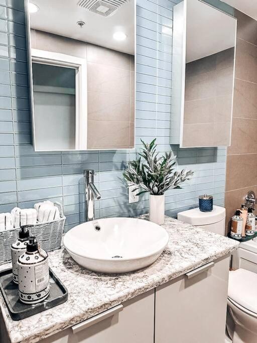 Water Views, Sub-Penthouse! Entire condo in Downtown Vancouver