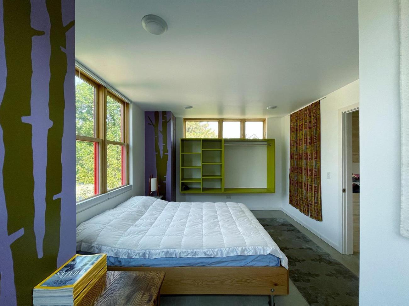 Stunning Modern Apartment, One Of A Kind! view 2