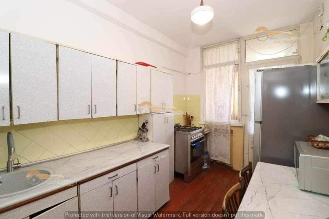 Sirik's apartment