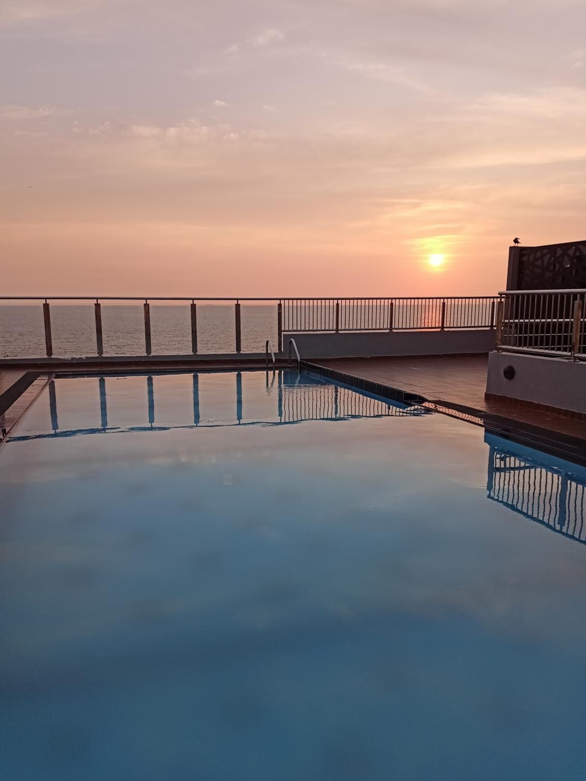Marine Breeze Residencies Colombo view 4