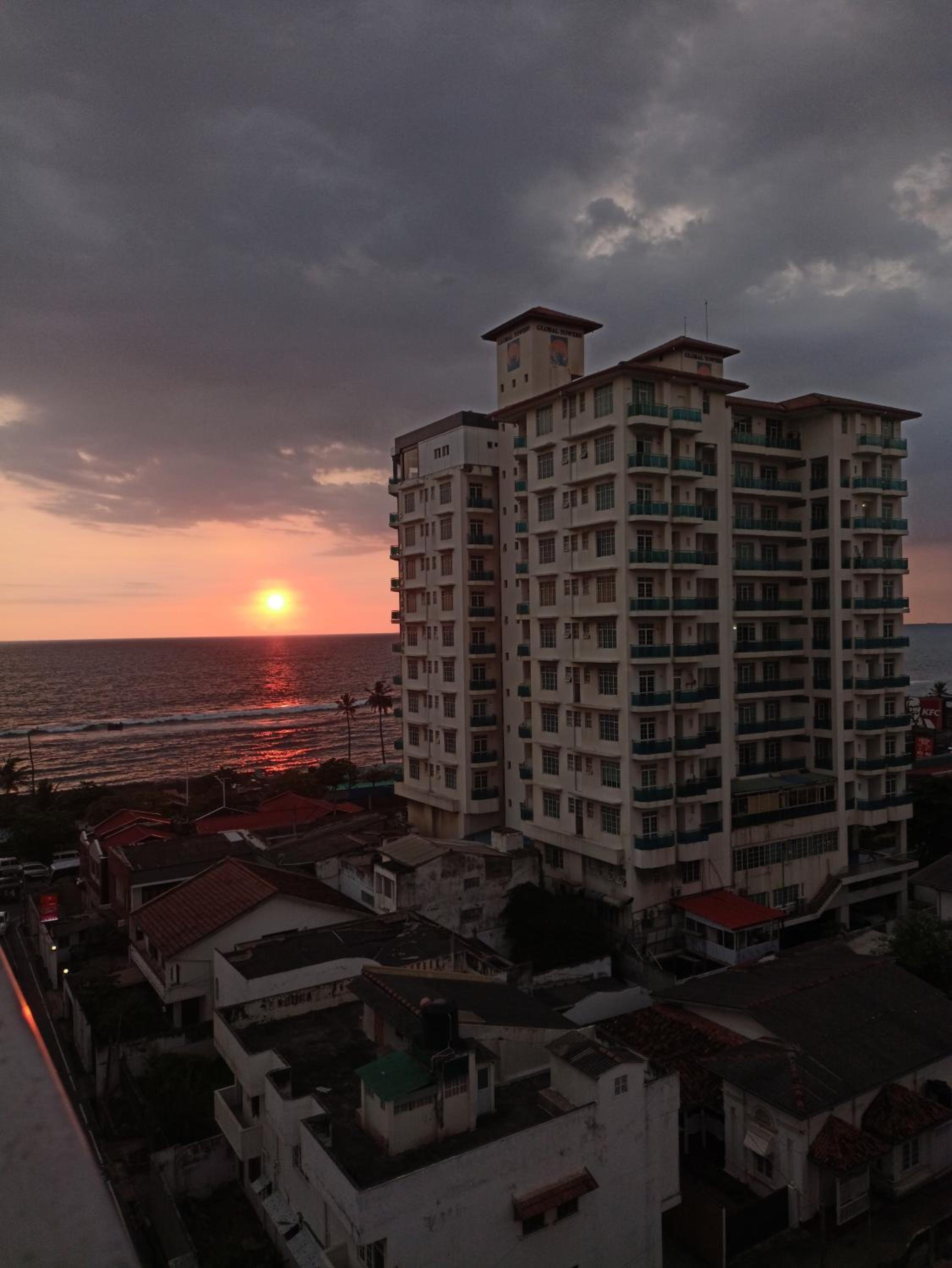 Marine Breeze Residencies Colombo view 3