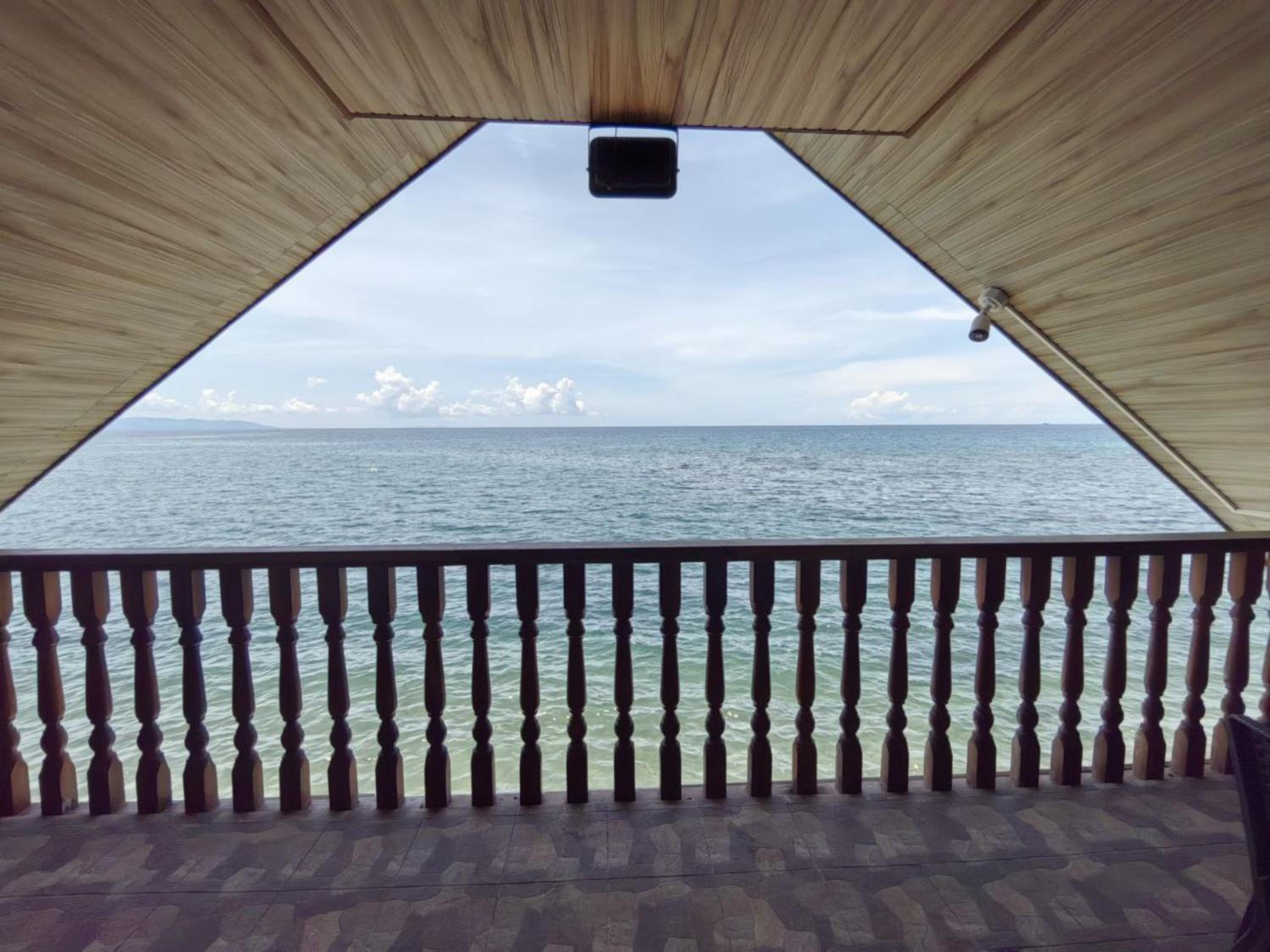 Sea Breeze Beachfront Villa Cebu view 5