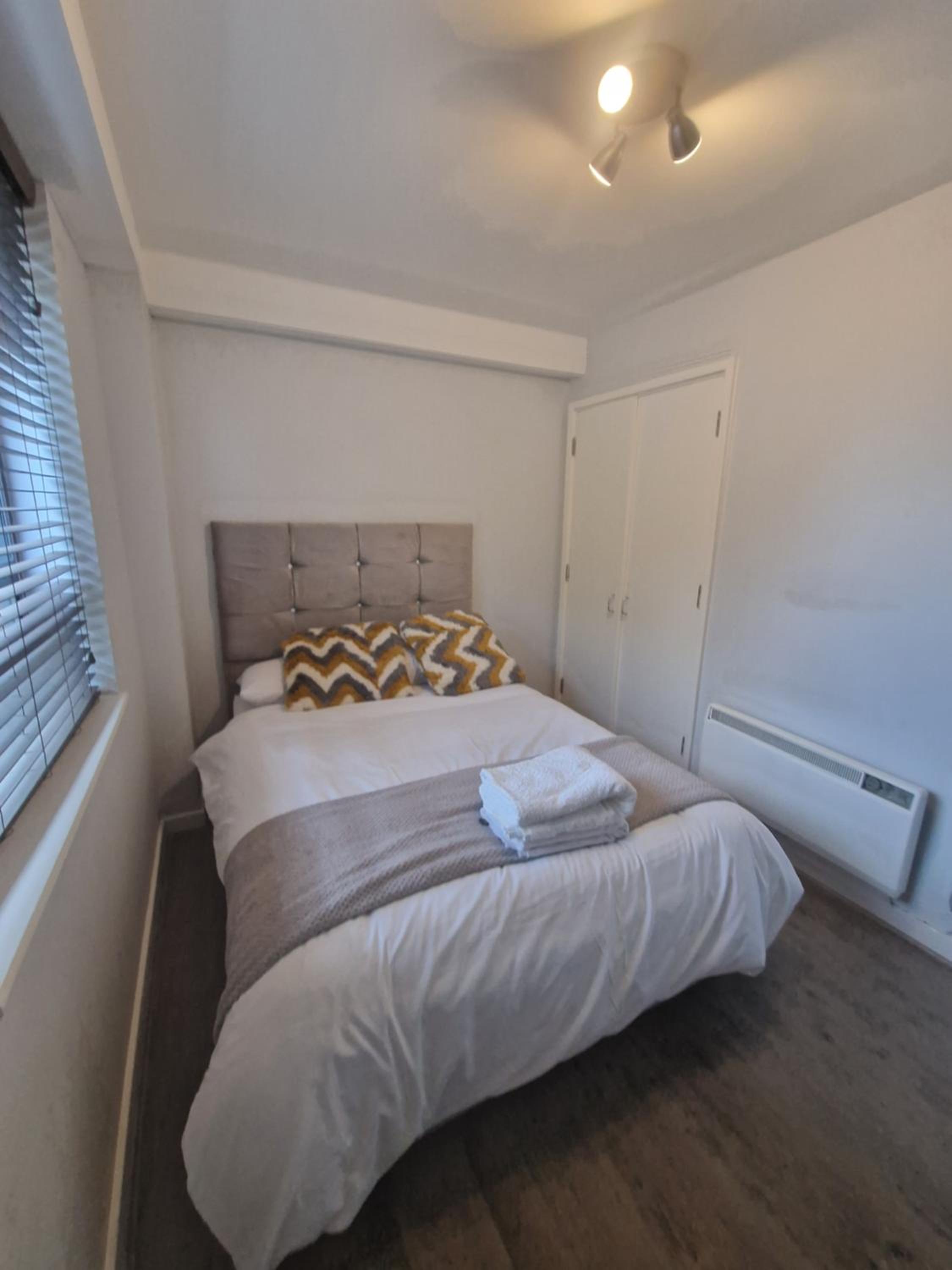 Aarons Riverview Luxury Apartment view 3