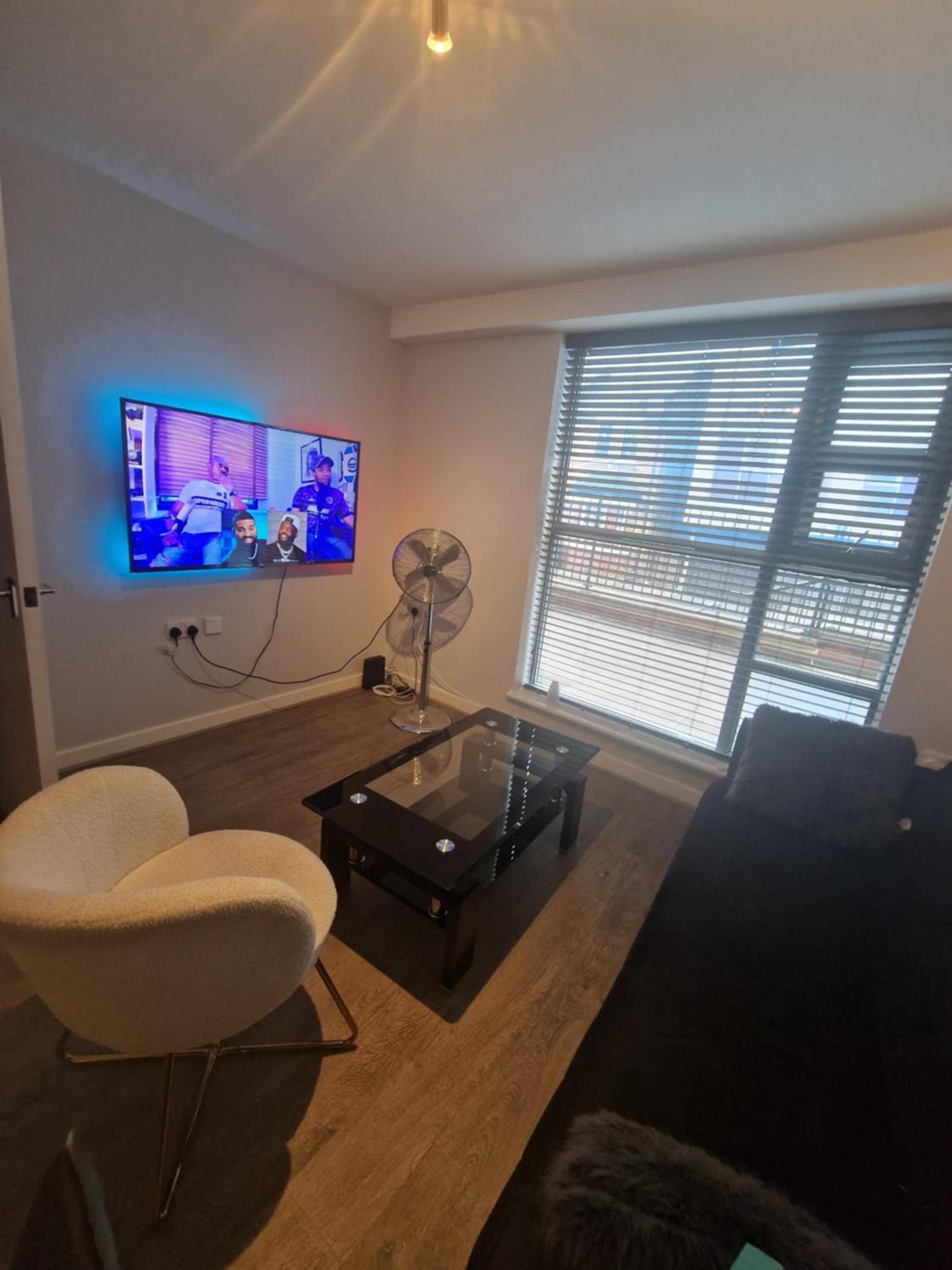 Aarons Riverview Luxury Apartment view 2