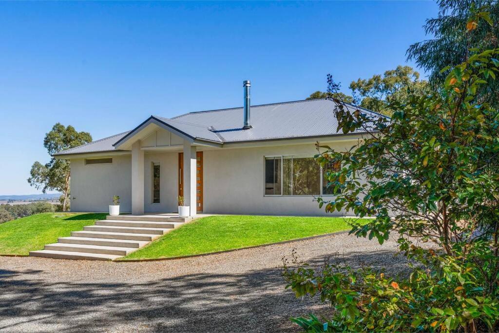 Nunkeri- A Country Oasis overlooking Wagga Wagga
