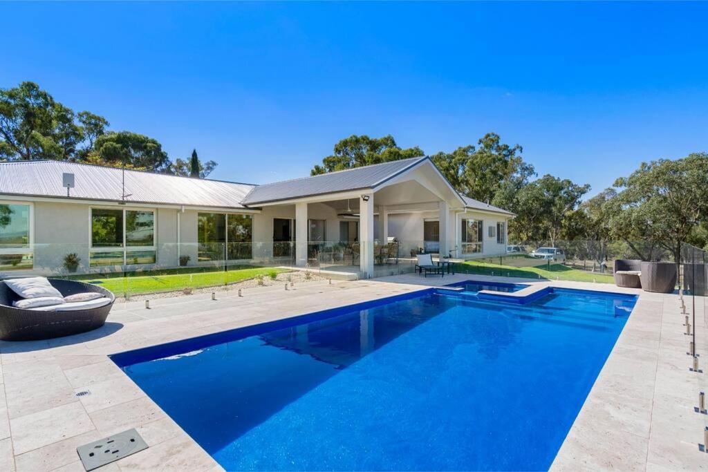 Nunkeri- A Country Oasis overlooking Wagga Wagga