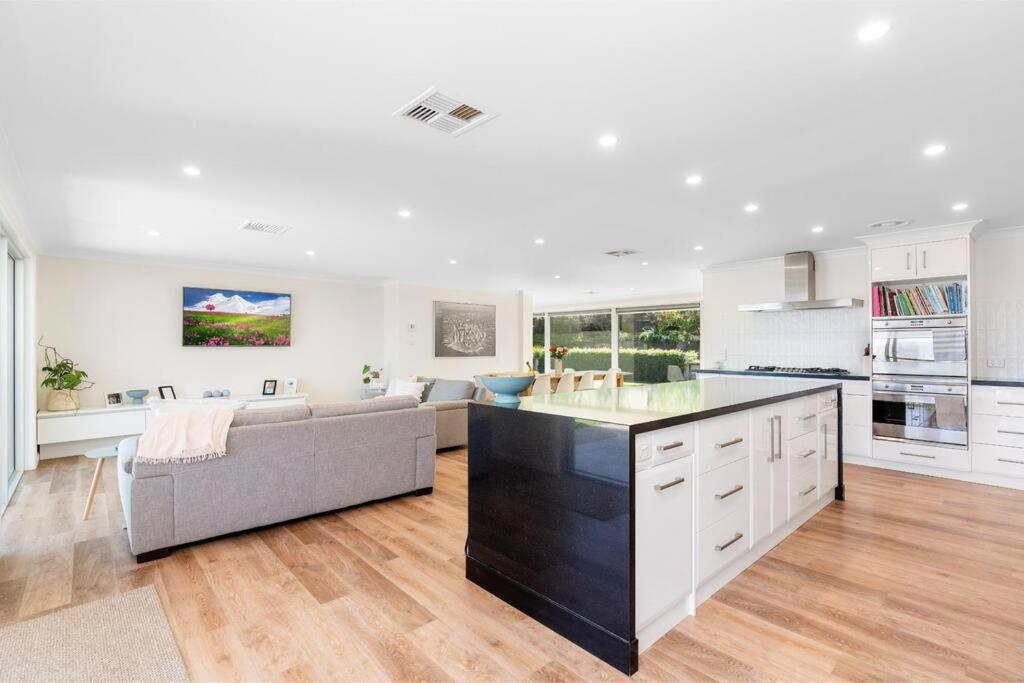 Nunkeri- A Country Oasis overlooking Wagga Wagga