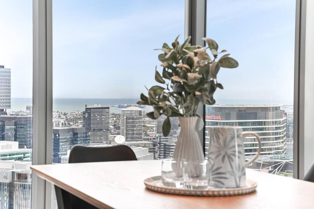 Callie-2B2B-FreeWifi-StunningView-Next To Skybus