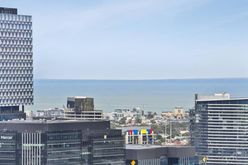Callie-2B2B-FreeWifi-StunningView-Next To Skybus
