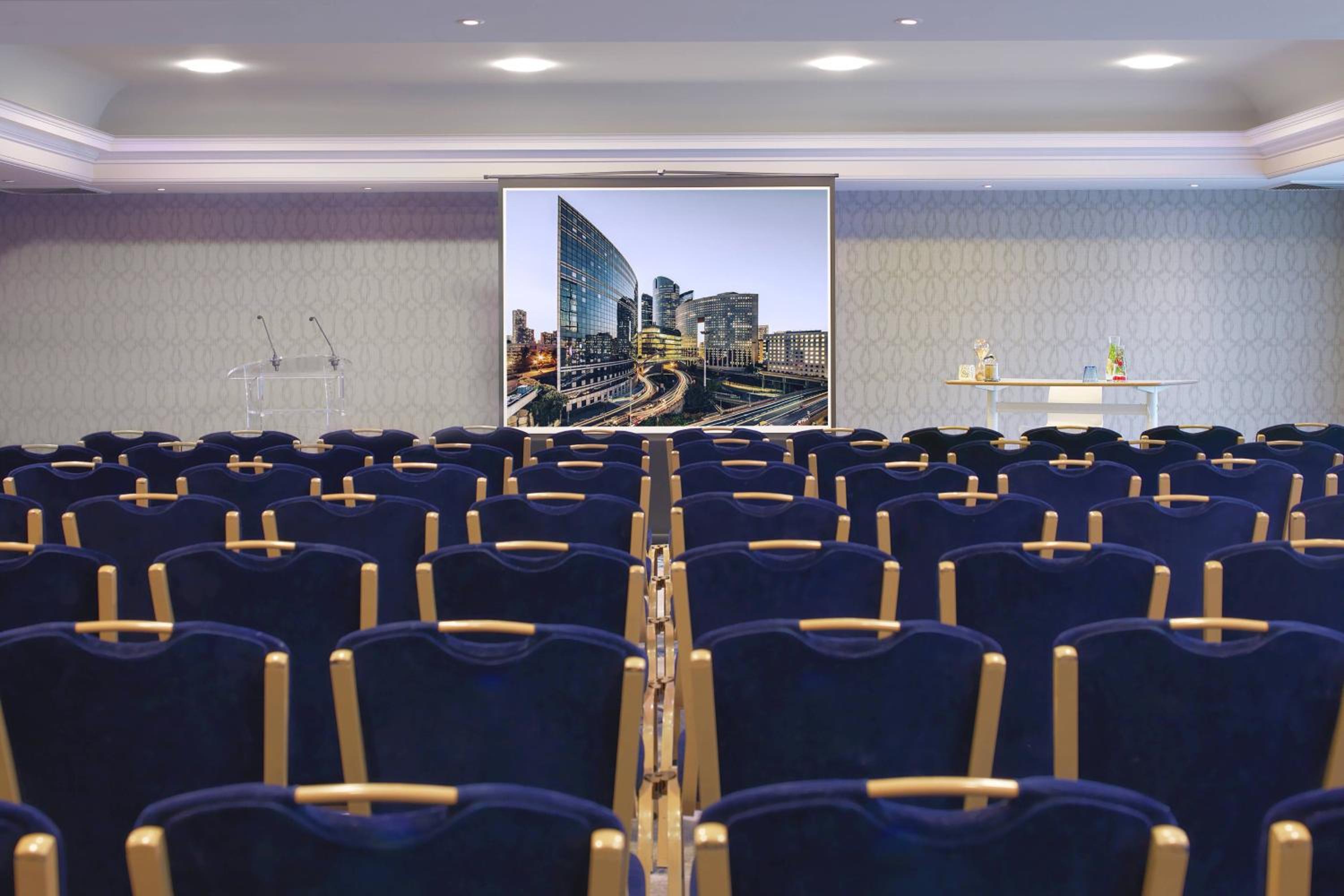 Puteaux Vacations - Renaissance Paris La Defense Hotel - Property Image 3
