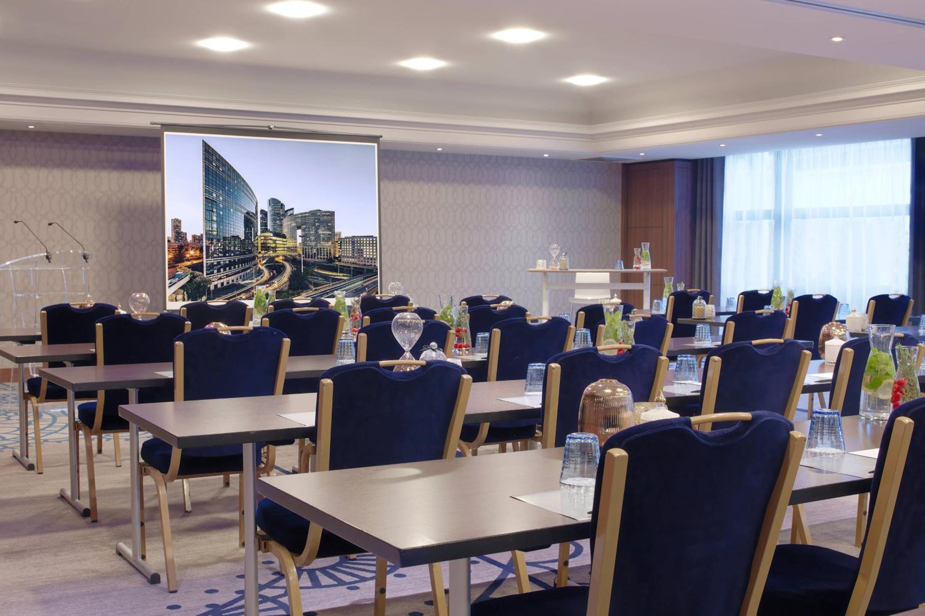 Puteaux Vacations - Renaissance Paris La Defense Hotel - Property Image 2