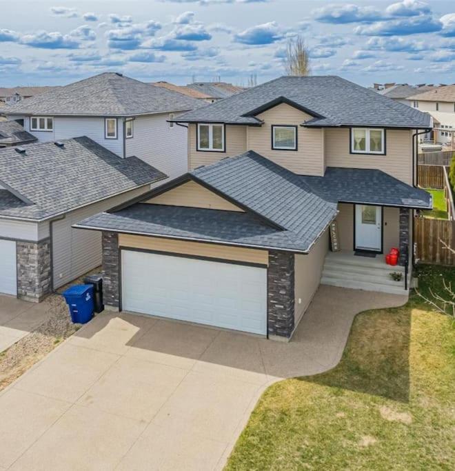 Spacious 4BR-4BA House for Large Families & Group in Stonebridge