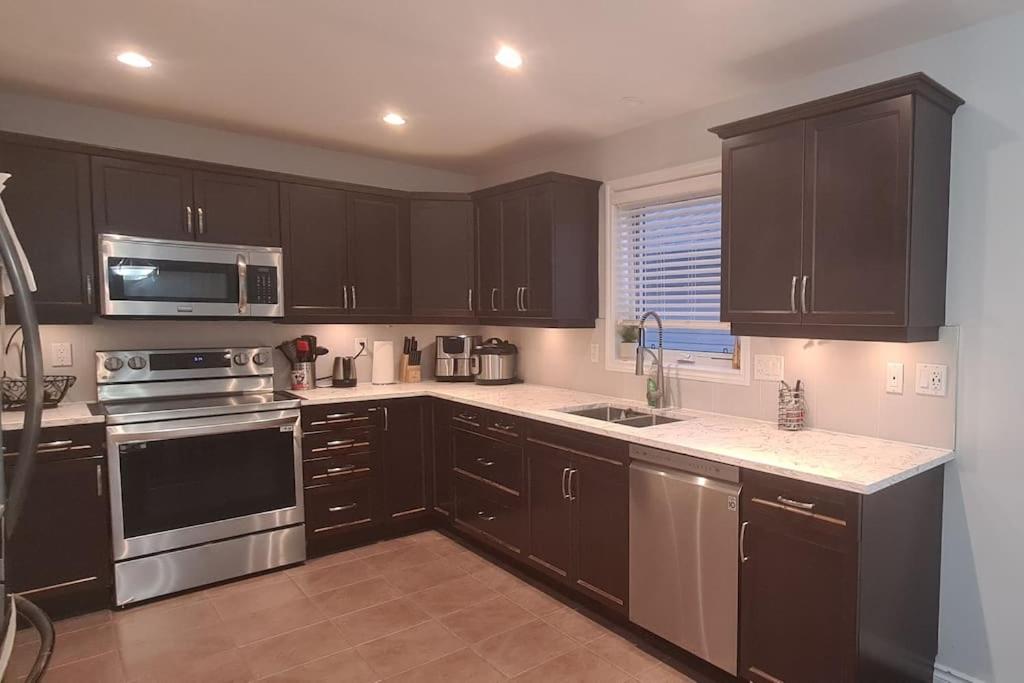 Spacious 4BR-4BA House for Large Families & Group in Stonebridge