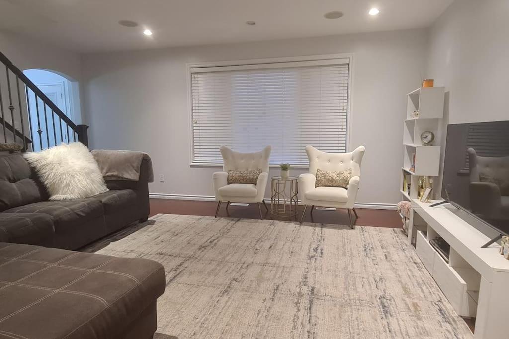 Spacious 4BR-4BA House for Large Families & Group in Stonebridge