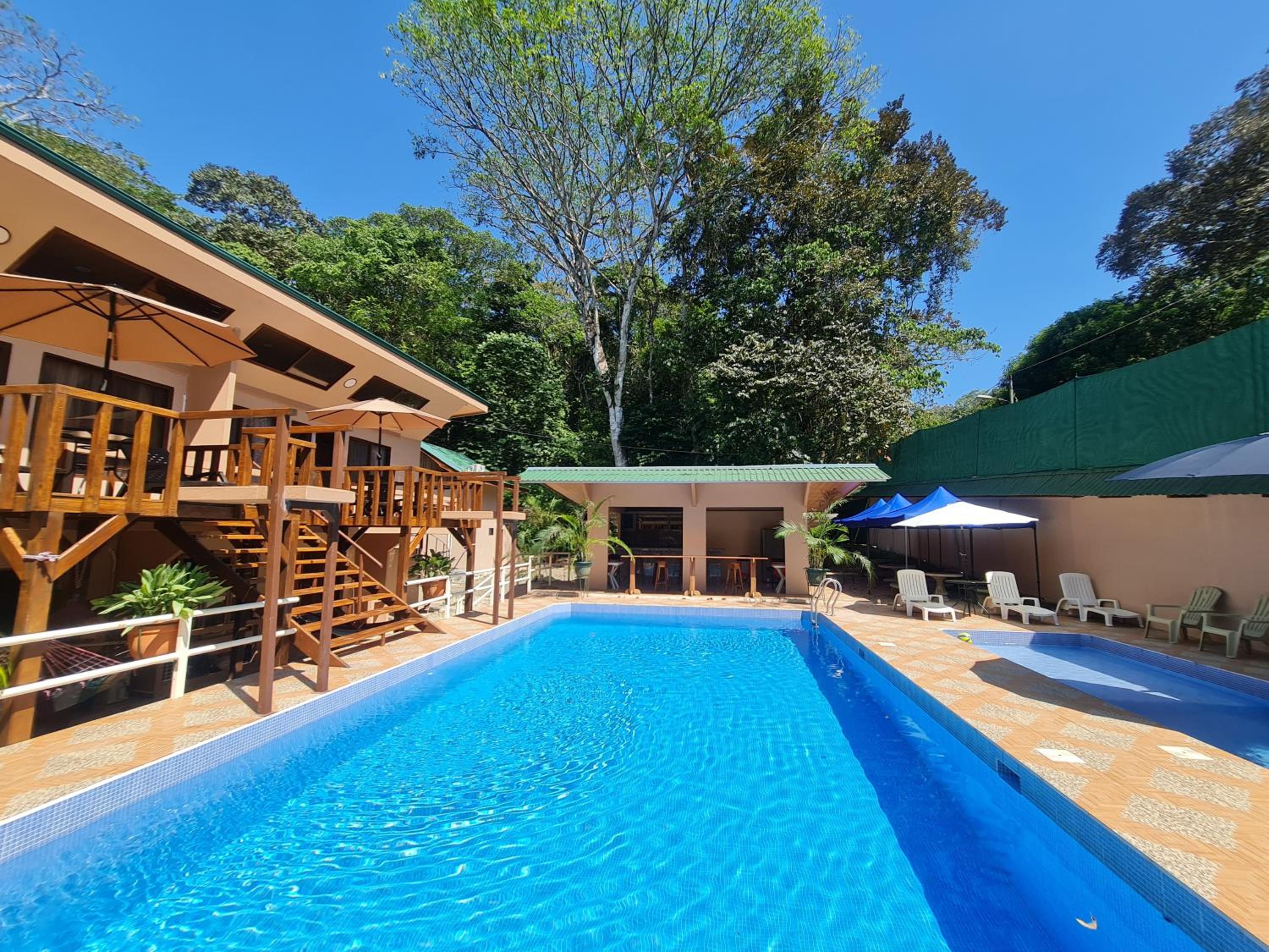 Cool Waters Jungle Deluxe Apartments
