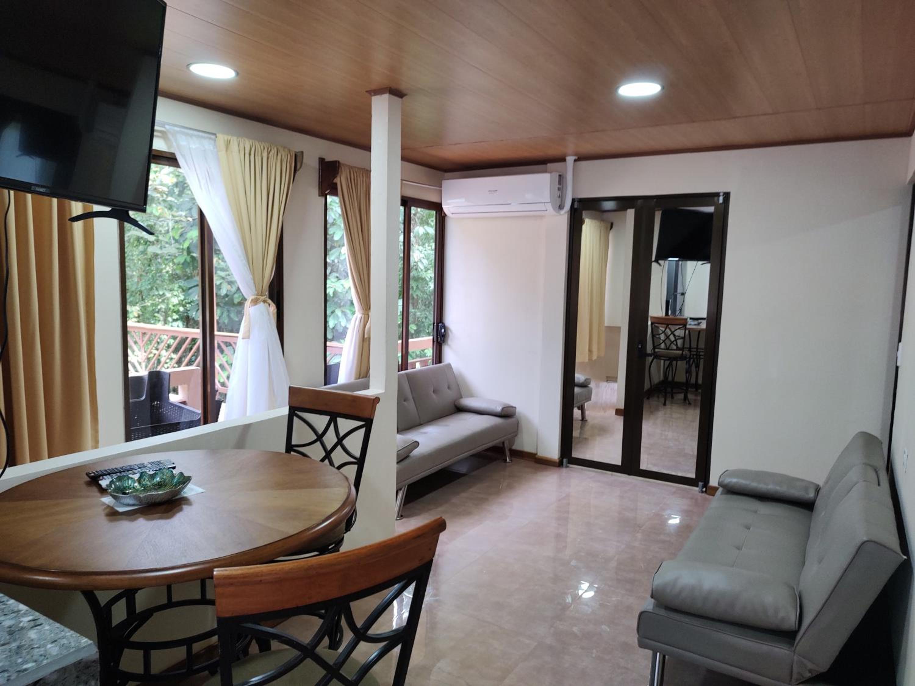Cool Waters Jungle Deluxe Apartments