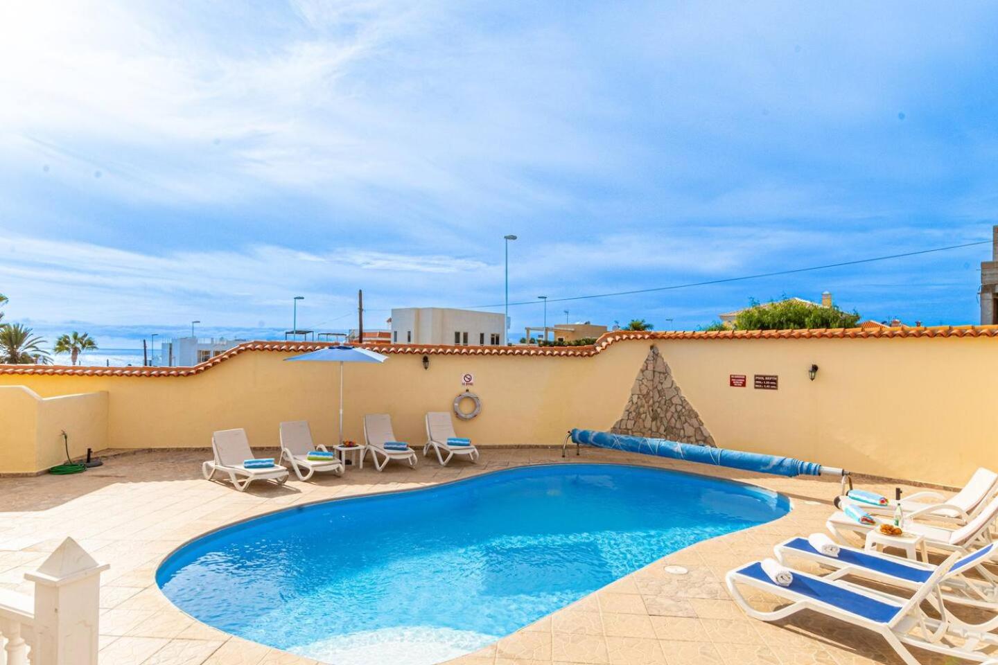 Spacious Villa Victoria Heated Pool