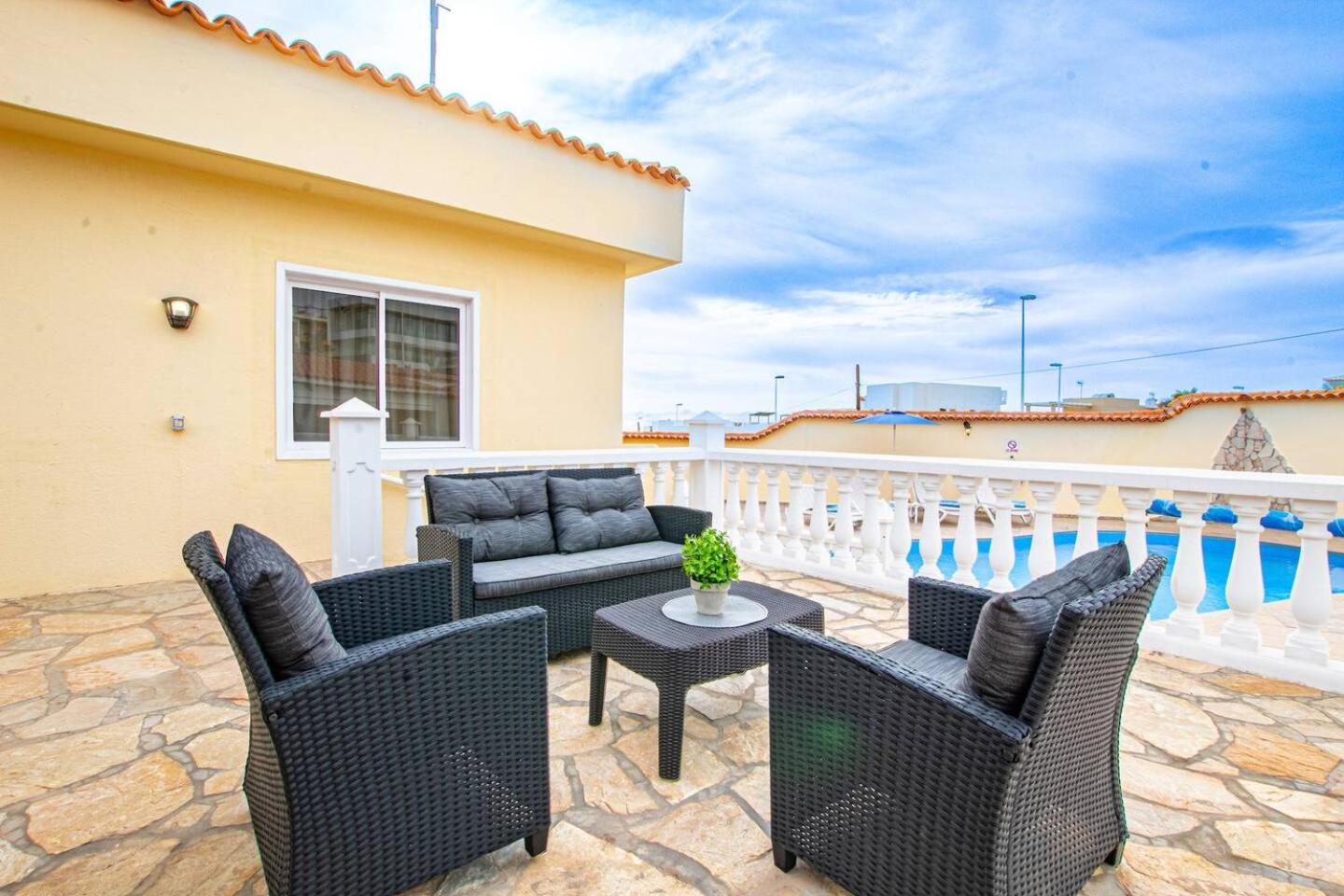 Spacious Villa Victoria Heated Pool