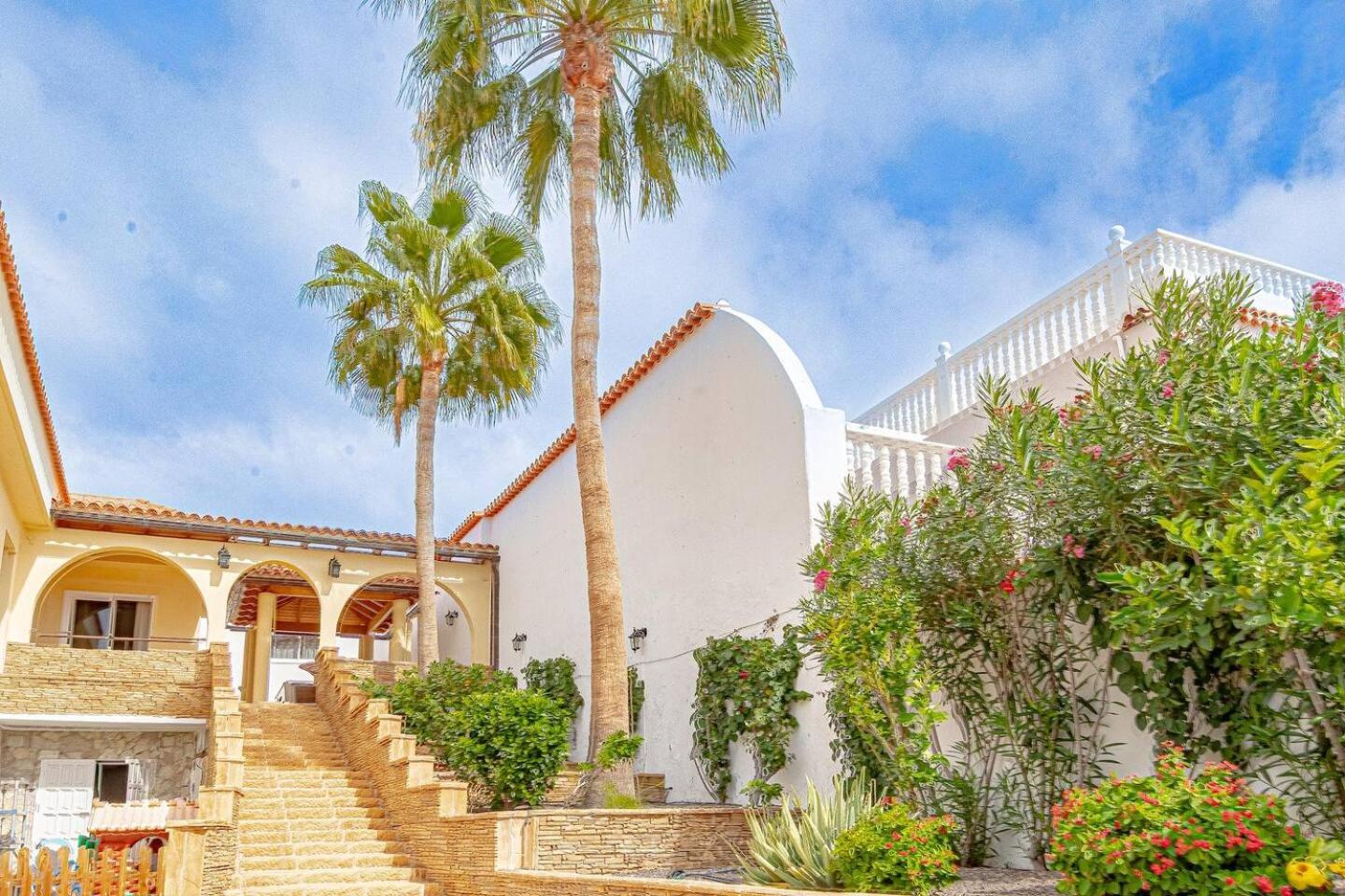 Spacious Villa Victoria Heated Pool