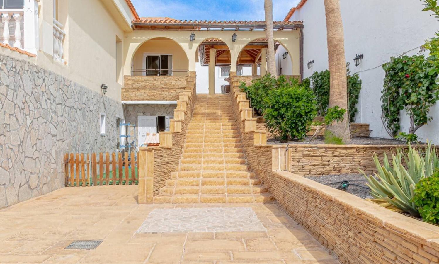 Spacious Villa Victoria Heated Pool