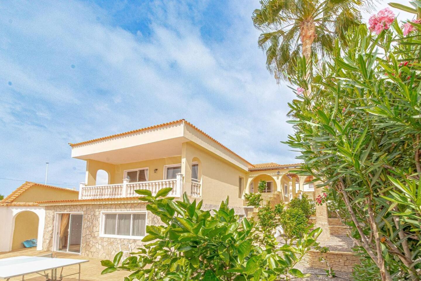 Spacious Villa Victoria Heated Pool
