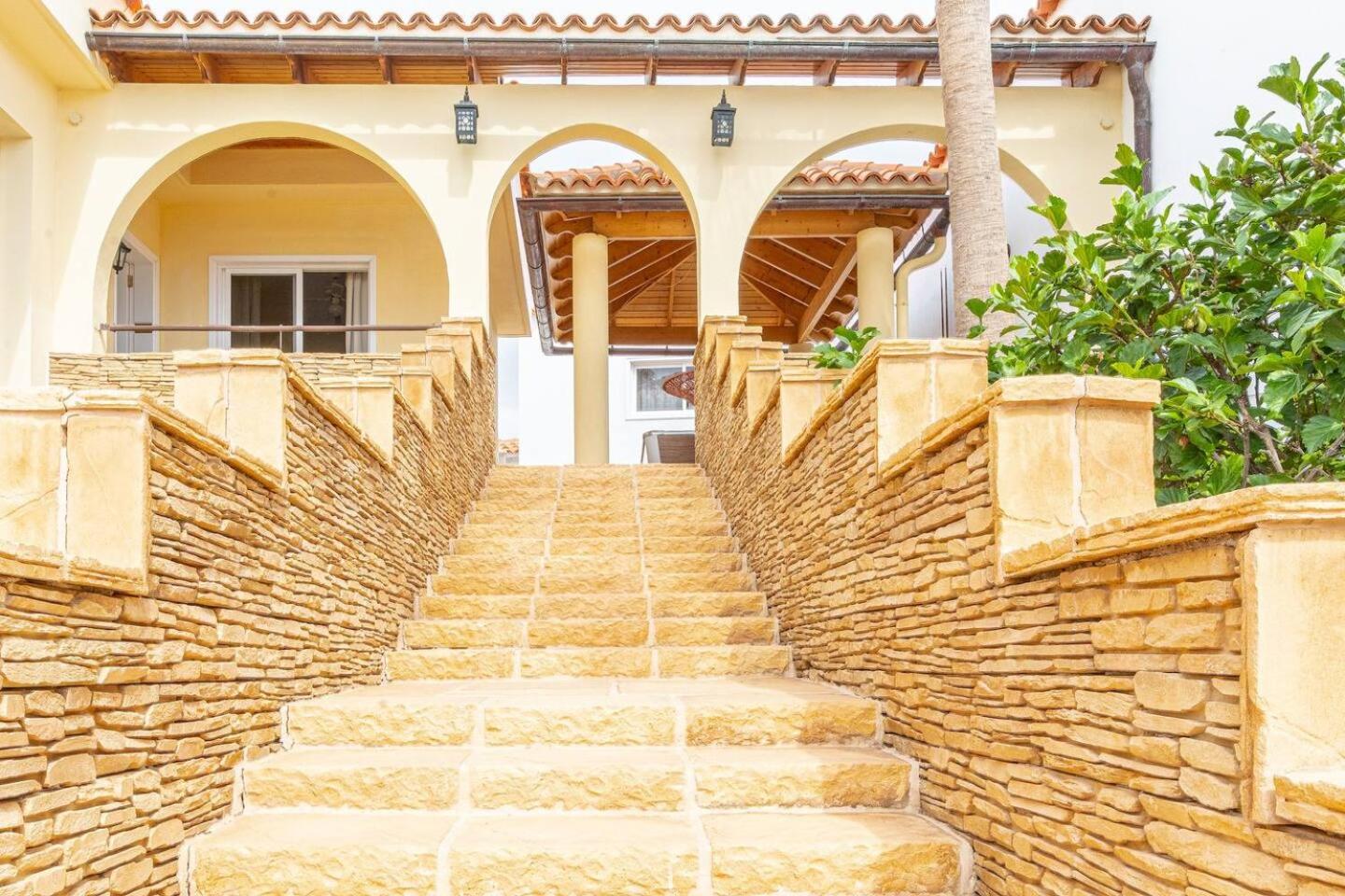 Spacious Villa Victoria Heated Pool