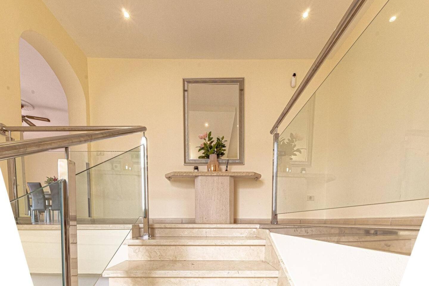 Spacious Villa Victoria Heated Pool