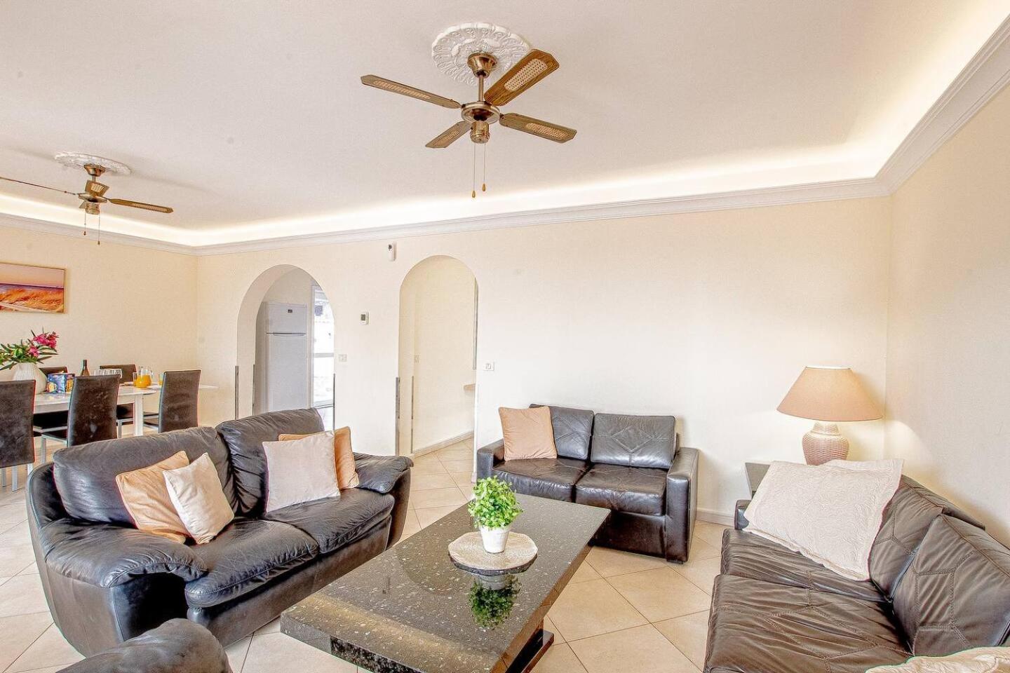 Spacious Villa Victoria Heated Pool
