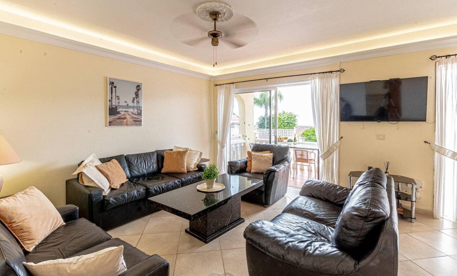 Spacious Villa Victoria Heated Pool