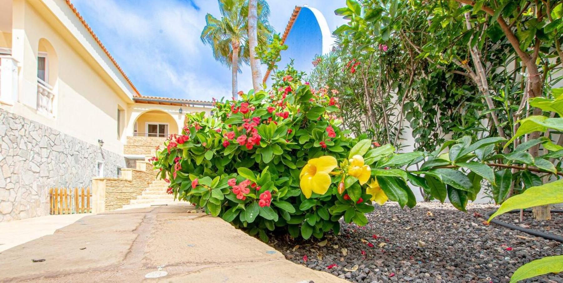 Spacious Villa Victoria Heated Pool