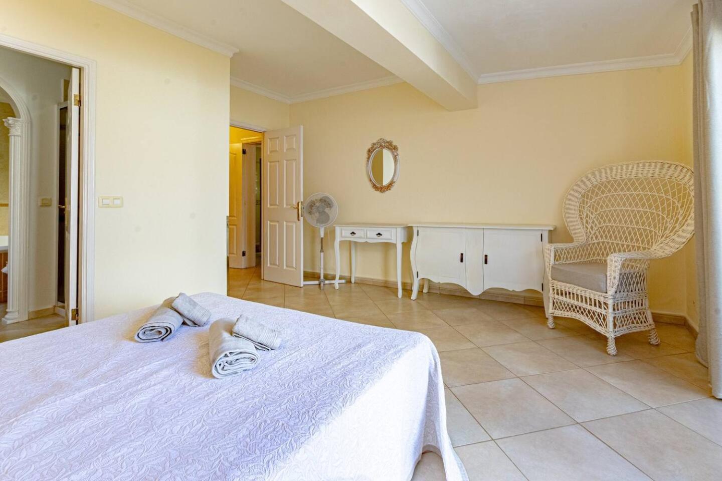 Spacious Villa Victoria Heated Pool