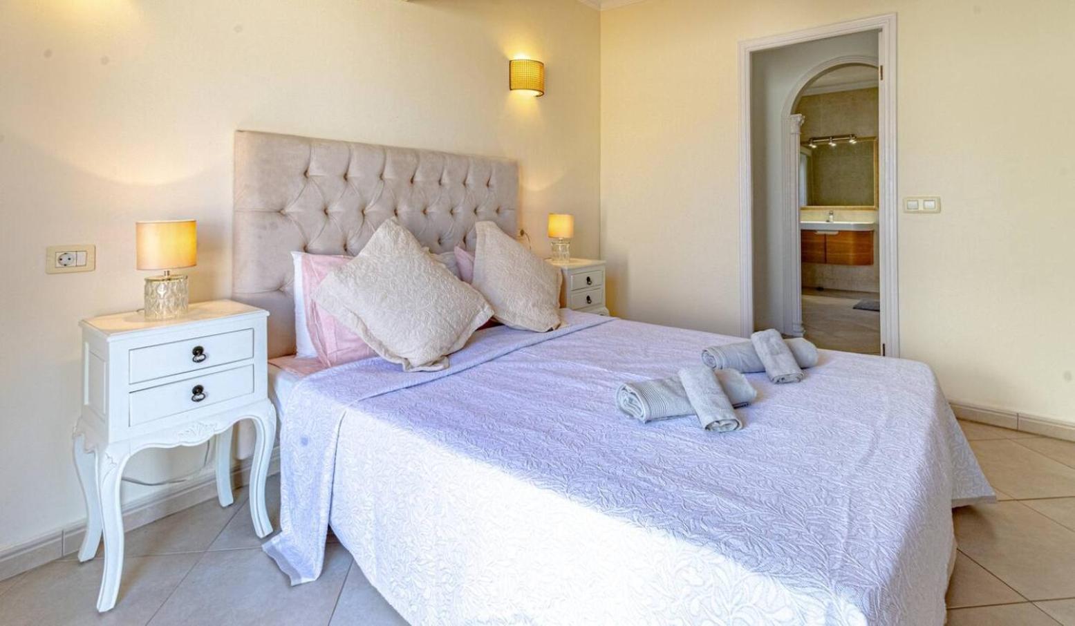Spacious Villa Victoria Heated Pool