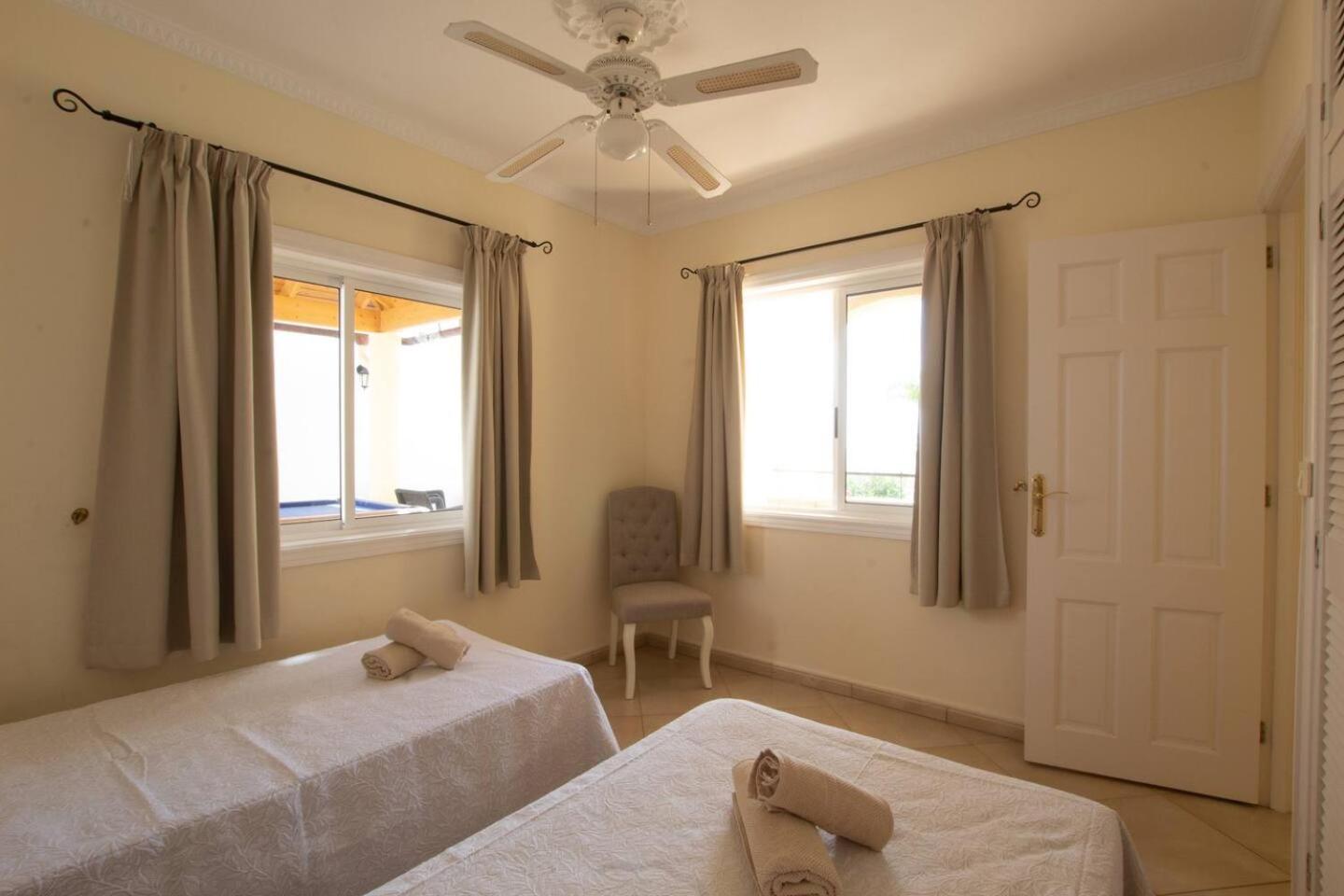 Spacious Villa Victoria Heated Pool