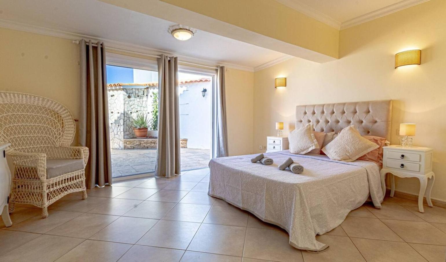 Spacious Villa Victoria Heated Pool
