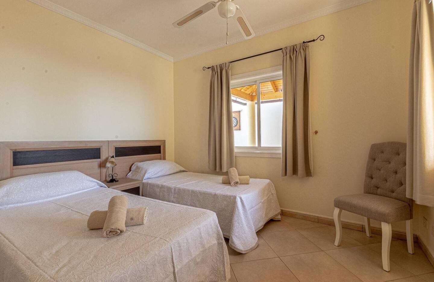 Spacious Villa Victoria Heated Pool