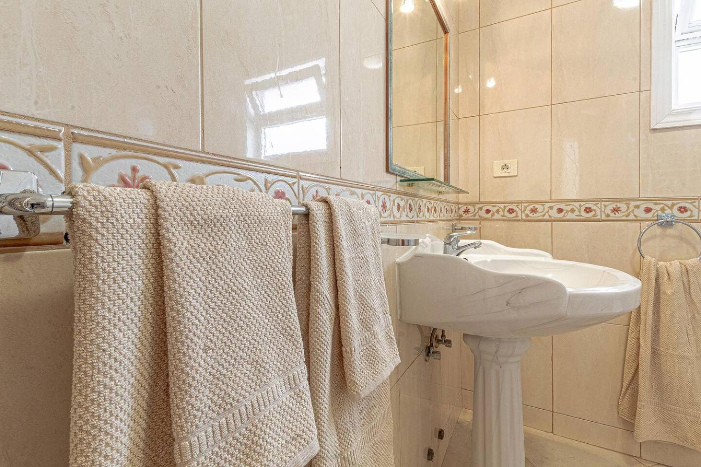 Spacious Villa Victoria Heated Pool