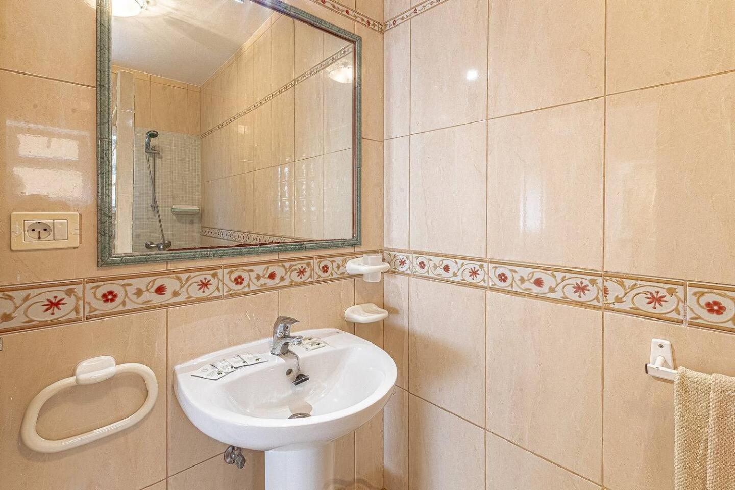 Spacious Villa Victoria Heated Pool
