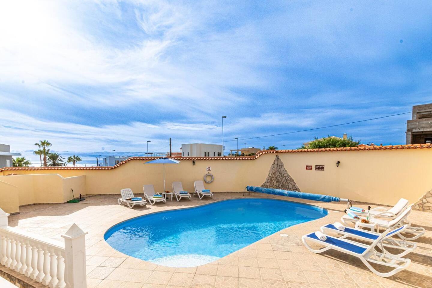 Spacious Villa Victoria Heated Pool