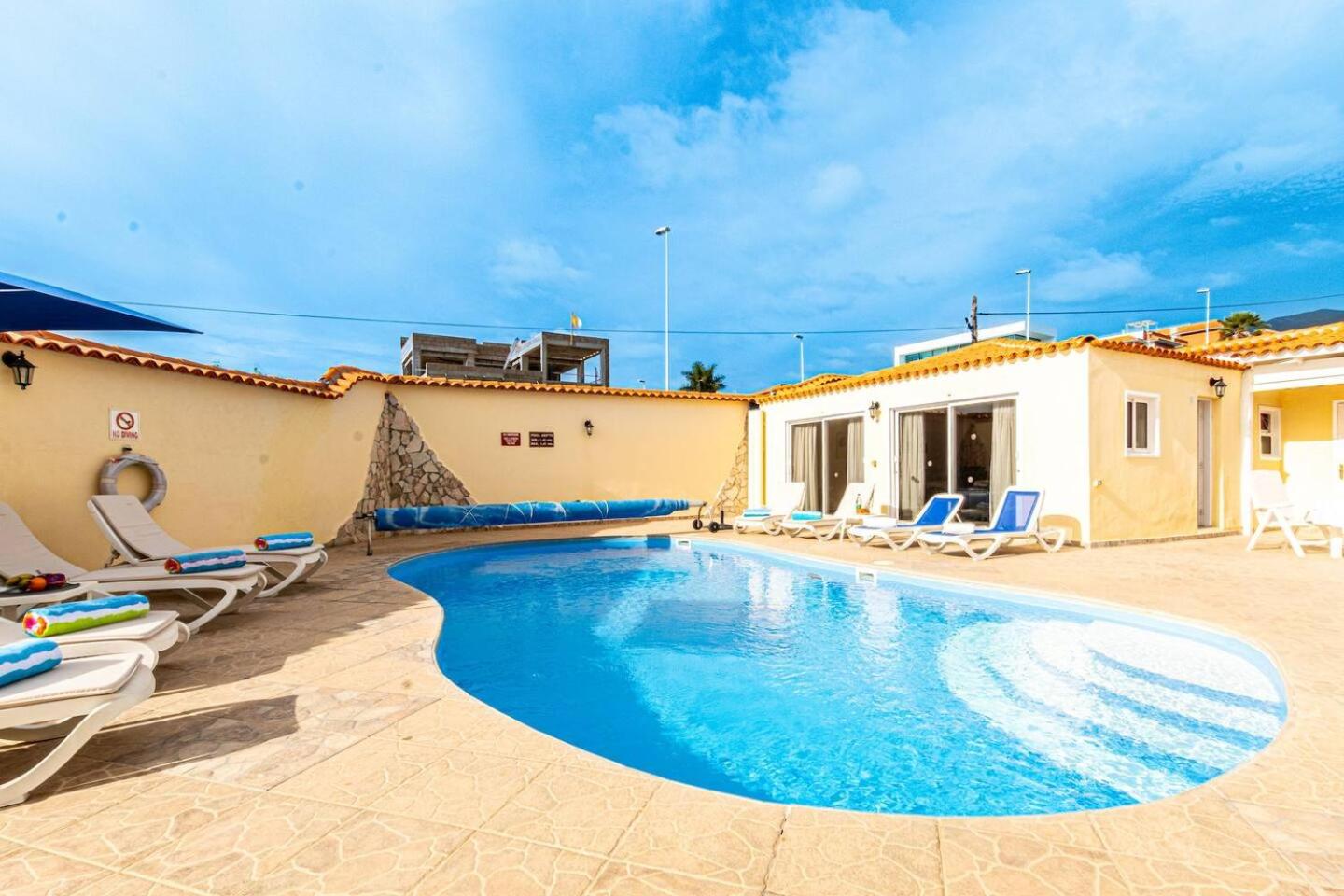 Spacious Villa Victoria Heated Pool