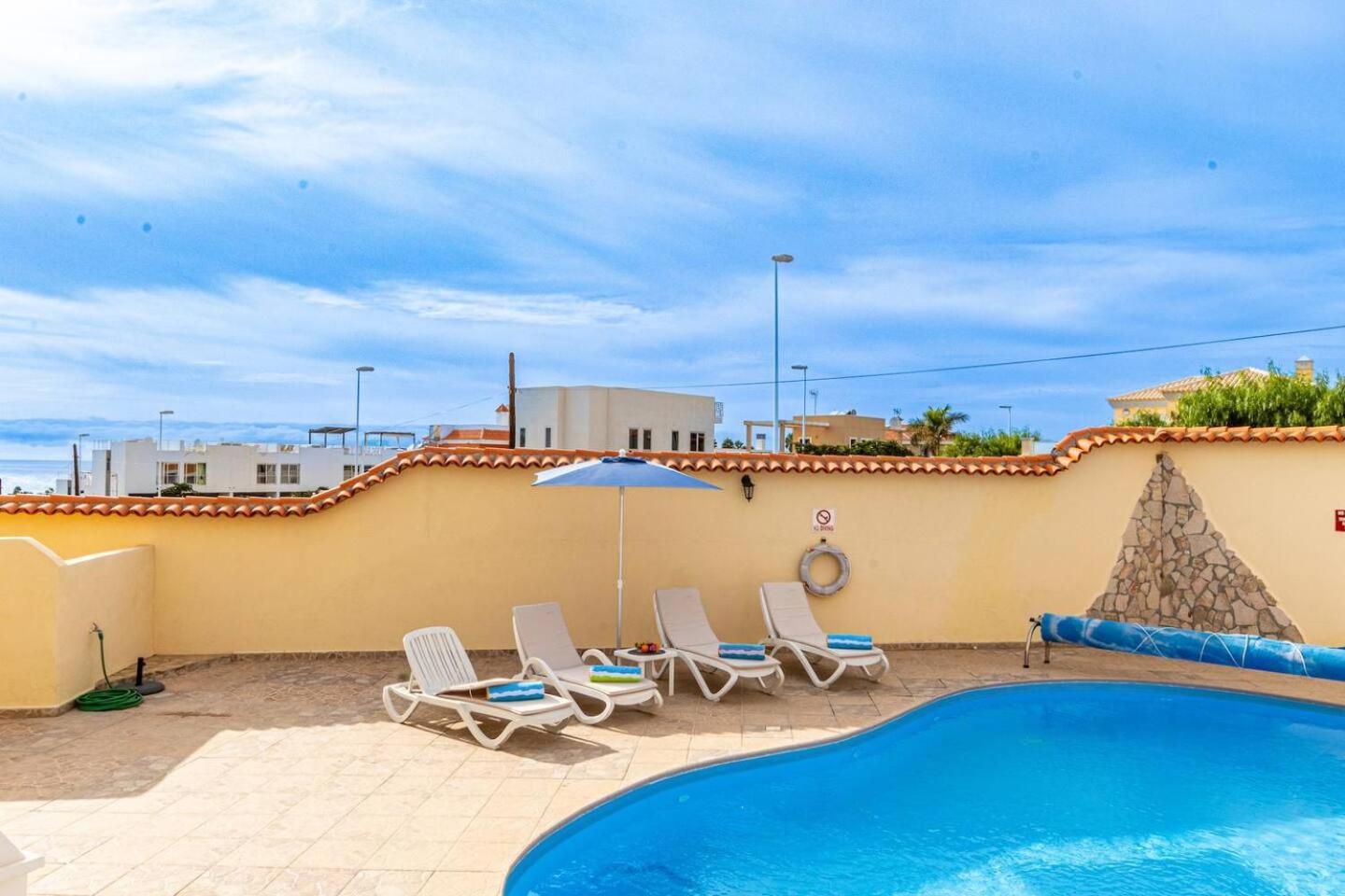 Spacious Villa Victoria Heated Pool
