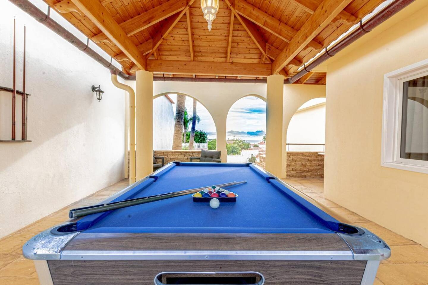 Spacious Villa Victoria Heated Pool