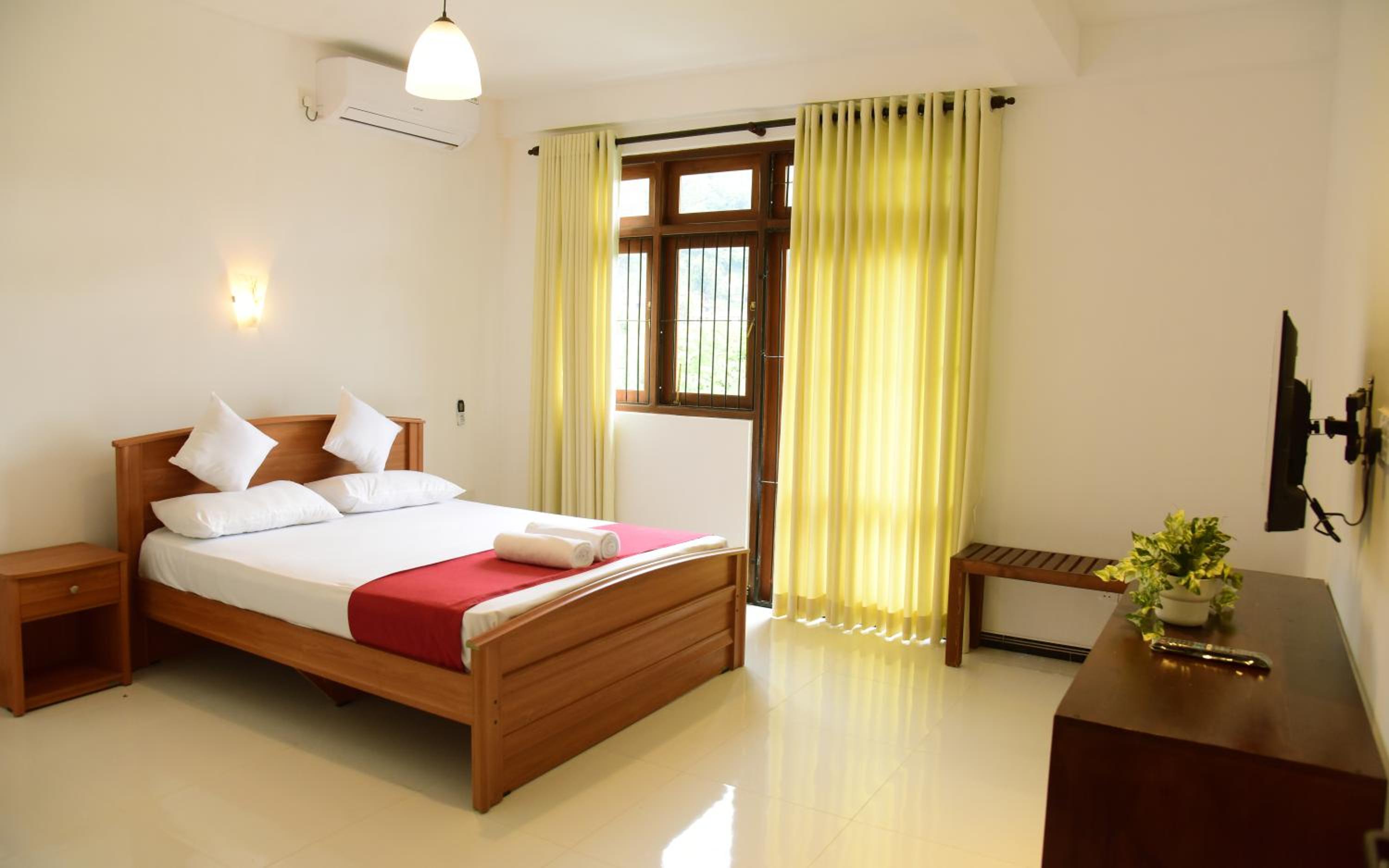 Kandy Lakeside Escape