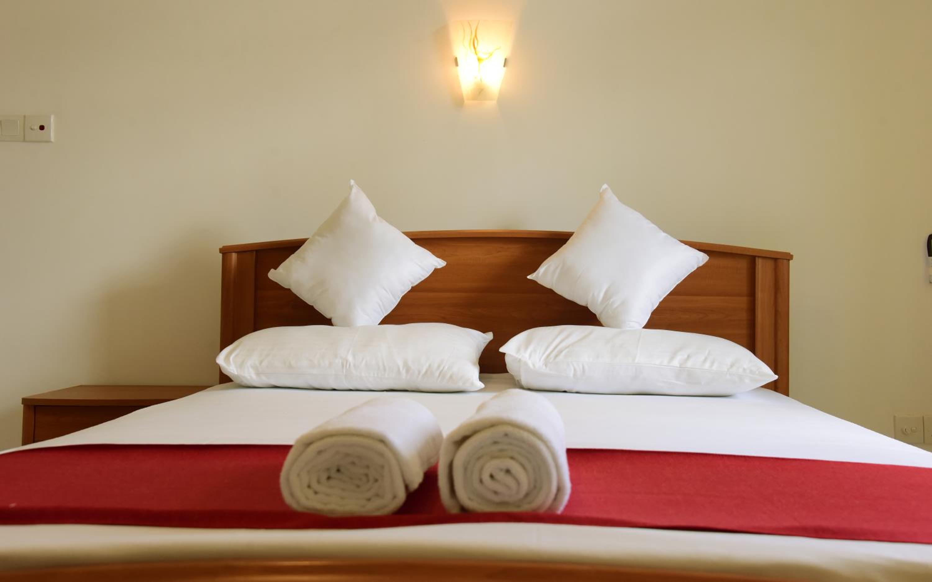Kandy Lakeside Escape