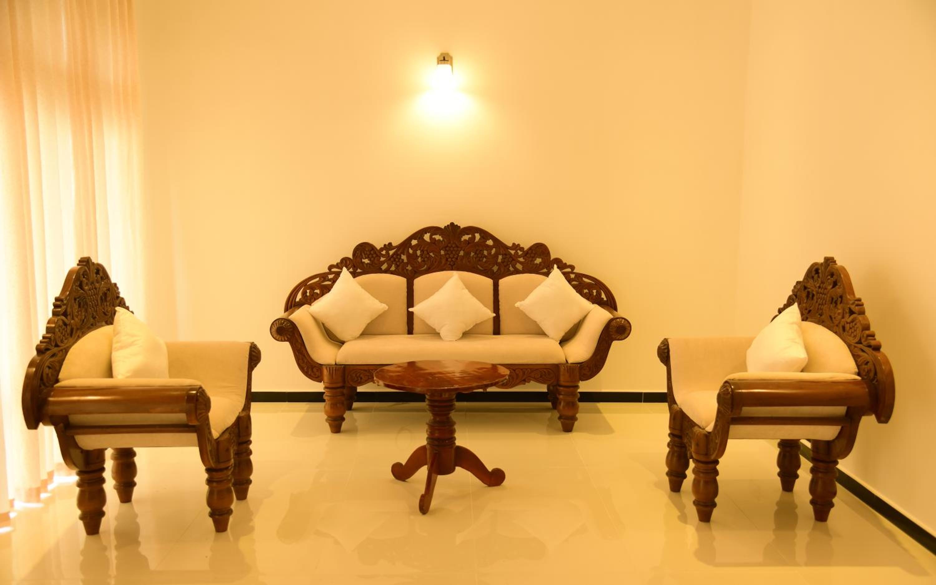 Kandy Lakeside Escape